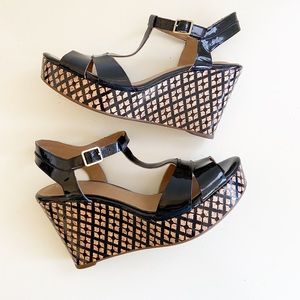 CLARKS Amelia Roma Wedge T-Strap Sandal Black 9